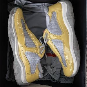 Womens Prada sz 37.5